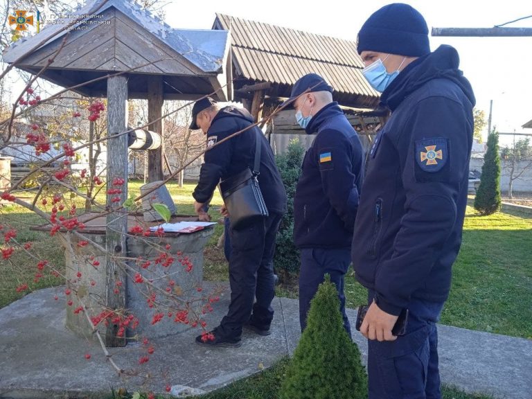 В Коломийській громаді оштрафували чоловіка, який палив траву (ФОТО)