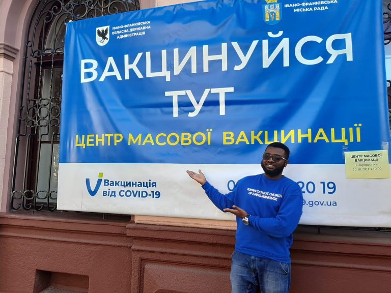 Центр вакцинації "Панорама плаза" у Франківську змінює локацію (ФОТО) 6 250195848 1861483957357085 7773451453827285802 n