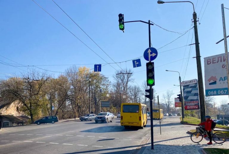 У Франківську на одній із вулиць змінили організацію руху (ФОТО, ВІДЕО) 7 250345594 289110393216363 9169768885548743497 n