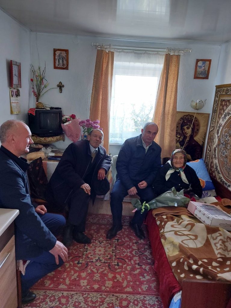 На Тлумаччині відзначила 100-літній ювілей пані Парасковія Литвинюк (ФОТО) 10 5a3773c203f41366d1526fe06ff042b2