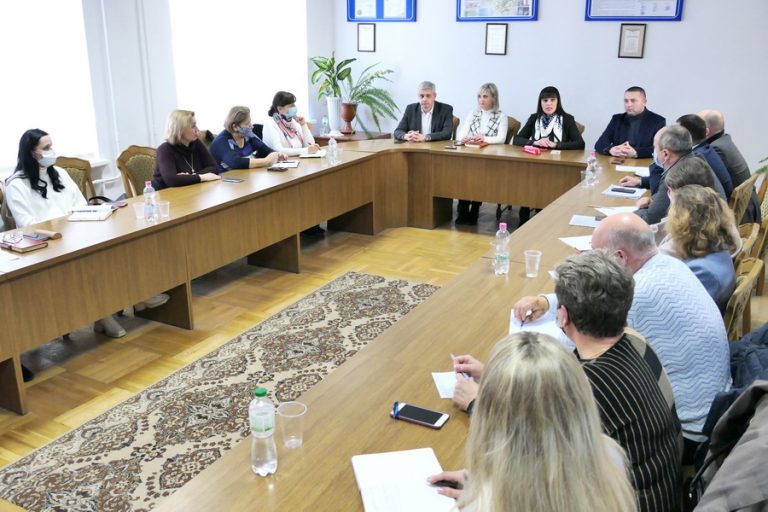 У Тисмениці учнів відправляють на тиждень на дистанційне навчання 11 У Тисмениці учнів відправляють на тиждень на дистанційне навчання