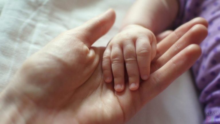 В Львівській області 3-річній дитині затиснуло руку в електром'ясорубці (ВІДЕО)