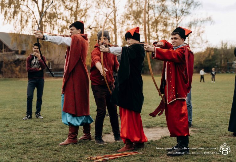 Як в Івано-Франківській духовній семінарії провели “Козацькі забави” (ФОТО)