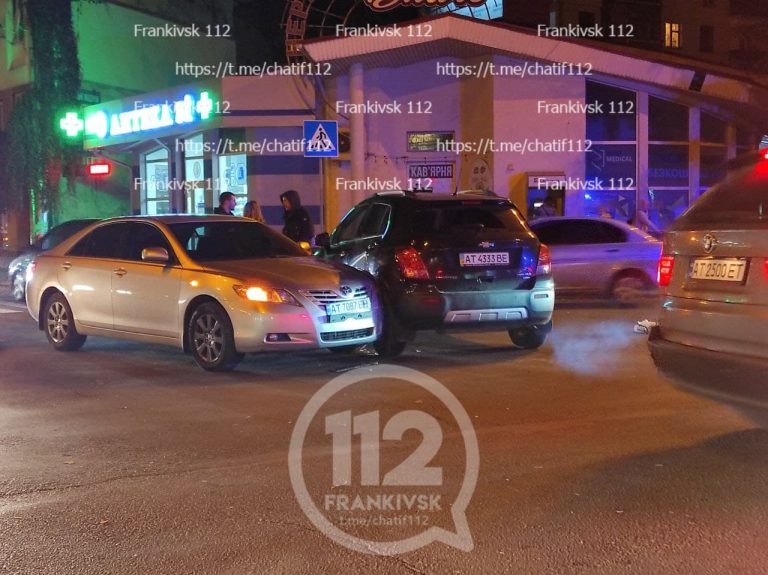 У вечірній час в Івано-Франківську трапилися одразу дві ДТП (ФОТО) 10 photo 2021 10 22 19 22 06