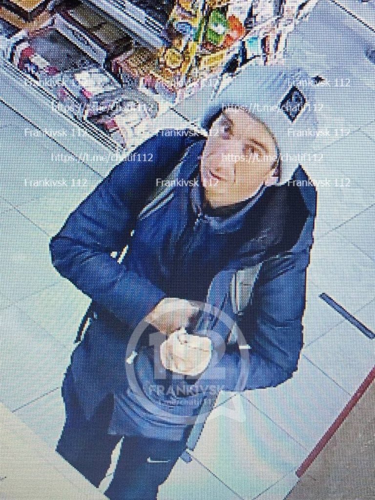 У Яремче розшукують чоловіка, який вчинив крадіжку в магазині (ФОТО) 10 photo 2021 10 28 15 12 12