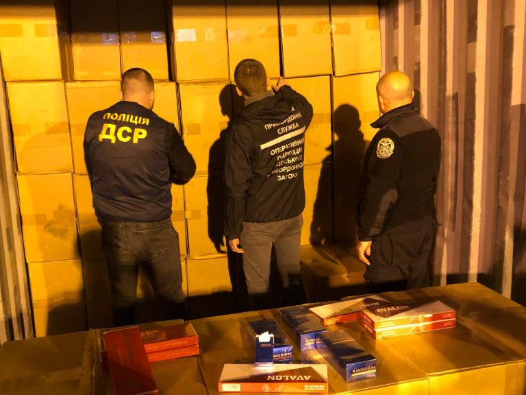 В Україну намагалися завезти контрабандних сигарет на понад 13 млн грн 2 varta1.com .ua news 20211013 172435 1634135075