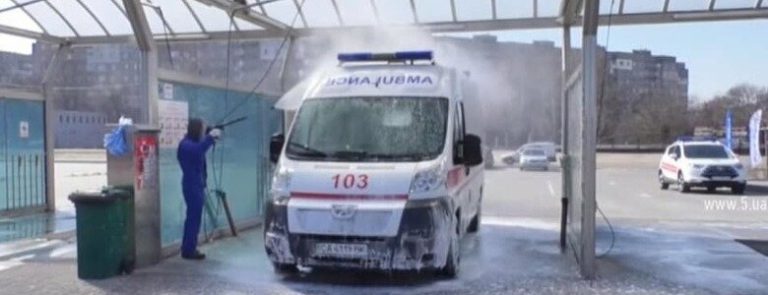 У Калуші "швидкі" обслуговуватимуться на автомийках безкоштовно (ФОТО) 1 У Калуші "швидкі" обслуговуватимуться на автомийках безкоштовно (ФОТО)