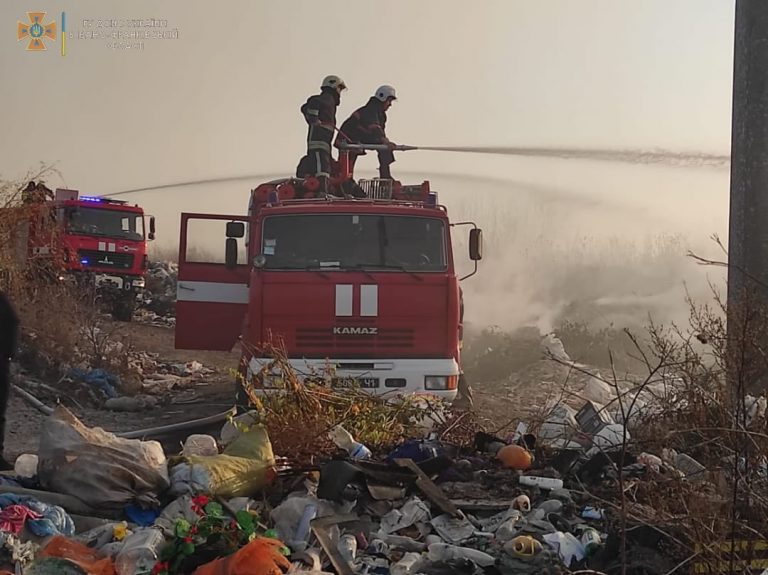 Пожежу твердих побутових відходів на полігоні у Тлумачі локалізували (ФОТО) 3 251508651 4438991932887274 7963195010973616748 n