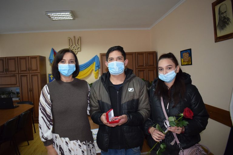 На Калущині хлопець, який не знав опіки батьків, отримав власне житло (ФОТО) 11 252559112 423729379148310 7499651715706747411 n