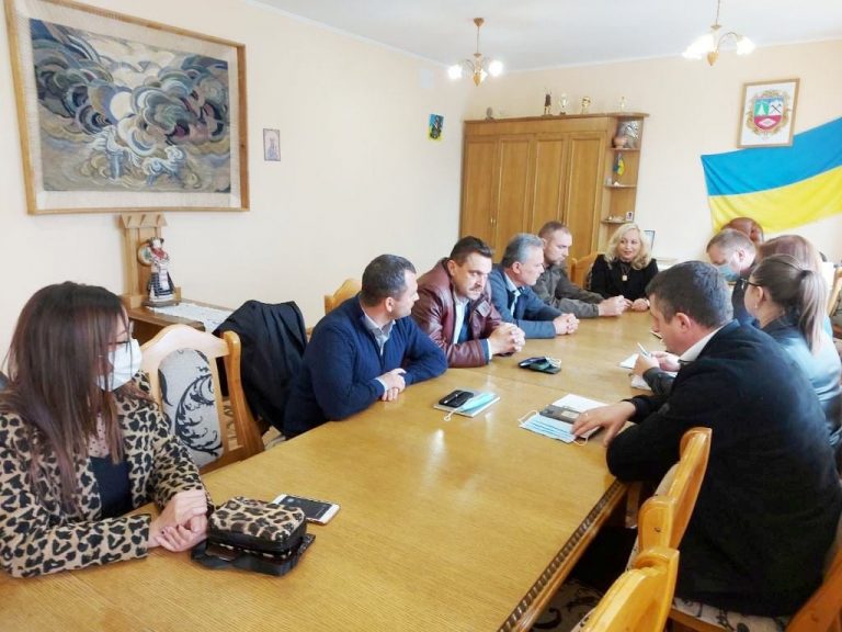 В Косівському районі провели нараду у форматі "Запитання-відповіді": на яку тему (ФОТО)