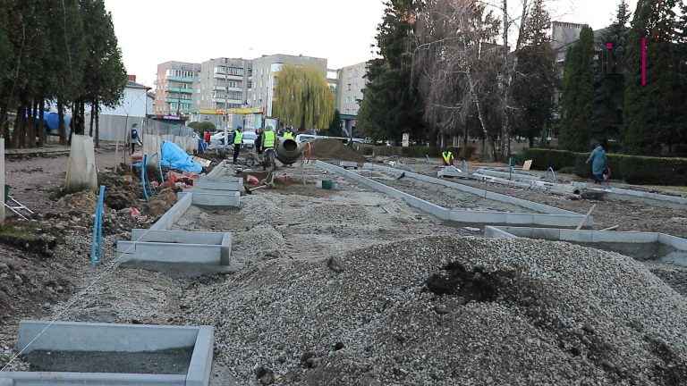 Небувалий променад у Городенці: у середмісті створюють сучасний прогулянковий простір (ВІДЕО, ФОТО)
