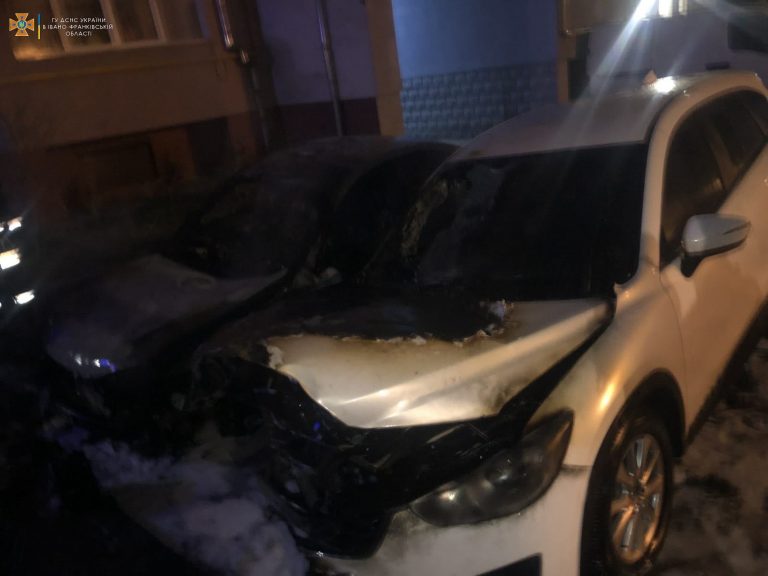 Цієї ночі у Франківську горіли одразу два автомобілі (ФОТО, ВІДЕО) 7 258234868 4488284581291342 5418450485943012031 n