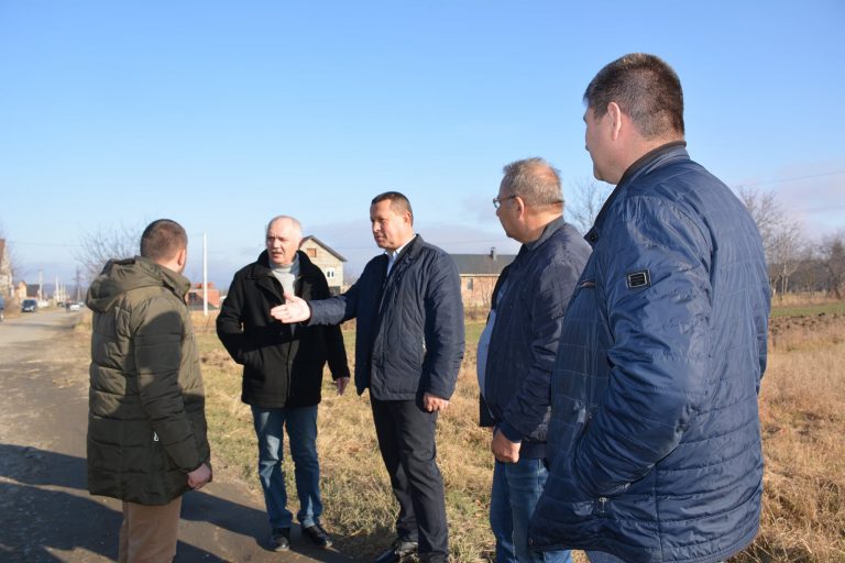 На Прикарпатті на ремонт дороги "Надвірна-Мирне" потрібно понад 20 мільйонів гривень (ФОТО) 2 На Прикарпатті на ремонт дороги "Надвірна-Мирне" потрібно понад 20 мільйонів гривень (ФОТО)