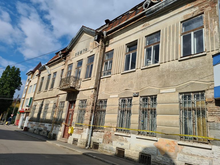У Снятині продають будівлю "Укрпошти" 1 У Снятині продають будівлю "Укрпошти"