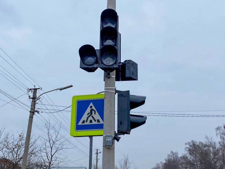 Сподіваємося водії оцінять: у Франківську запрацює по-новому світлофор на ще одному перехресті