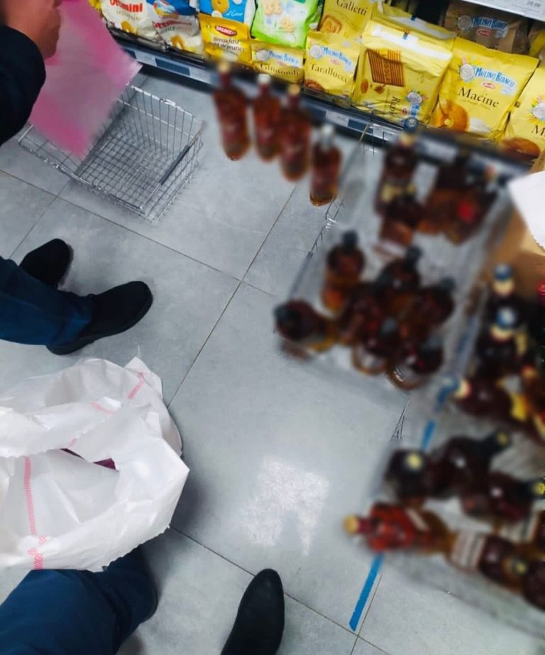 У Коломиї викрили магазин, в якому продавали неоподаткований алкоголь (ФОТО) 2 259725447 6965367890170458 3350110390961049004 n