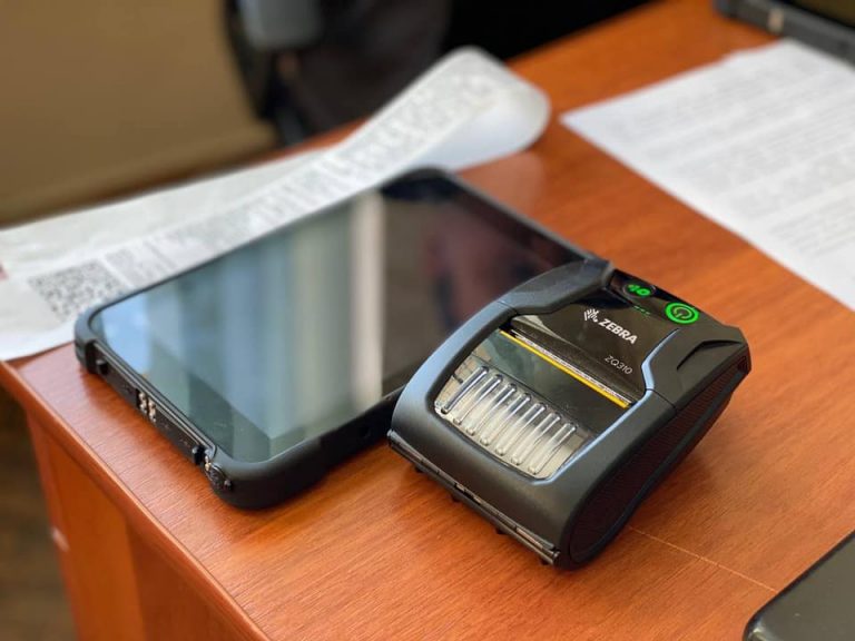 "Буде більше штрафів": франківські інспектори з паркування отримали нове обладнання 3 261013450 308797234581012 7997187599127324779 n