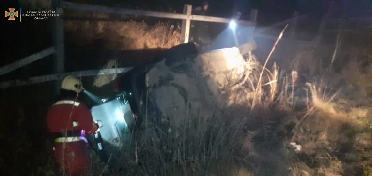 На Богородчанщині легкова автівка вилетіла у кювет та перекинулася (ФОТО) 12 261021168 4517362858383514 1002925625498128869 n