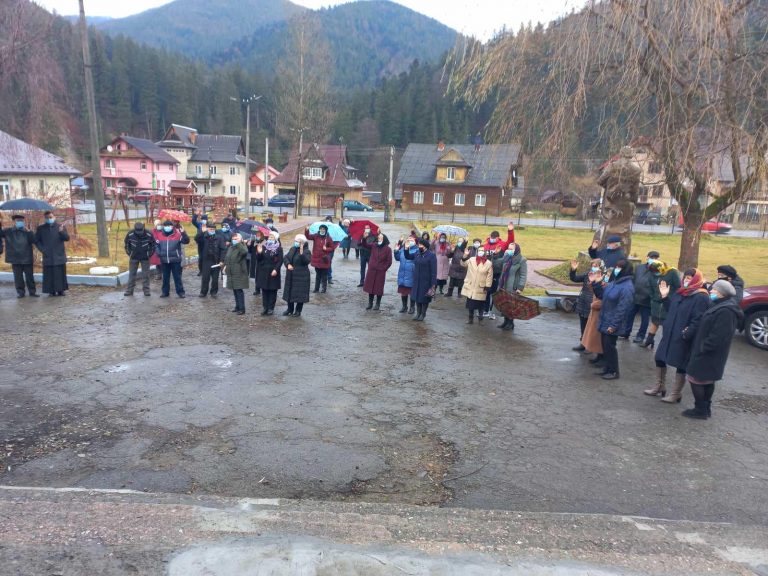 Перейменування залізничної станції в Татарові: що вирішили люди (ФОТО)