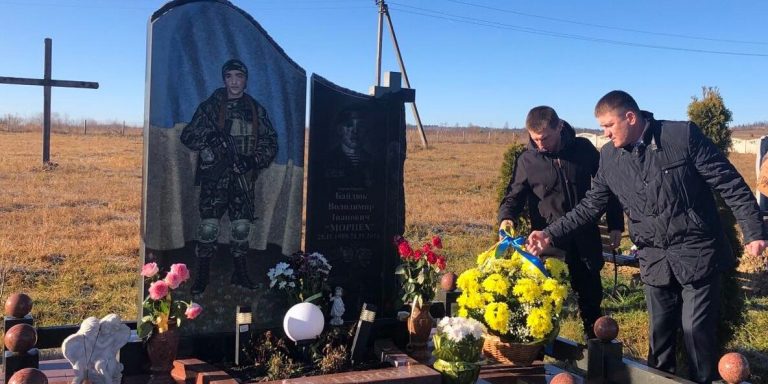 У Богородчанах вшанували воїна АТО з позивним "Морпєх", який загинув на Сході України (ФОТО) 2 3CD5DD3B E43E 456B 8ED9 62B8A1C39D42 1 1184x592 1