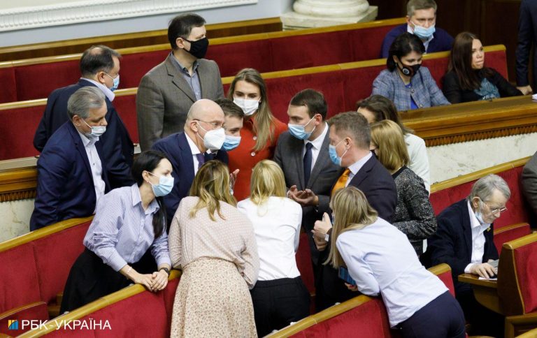 Невакцинованих депутатів від сьогодні не пускатимуть до Верховної Ради 5 Невакцинованих депутатів від сьогодні не пускатимуть до Верховної Ради