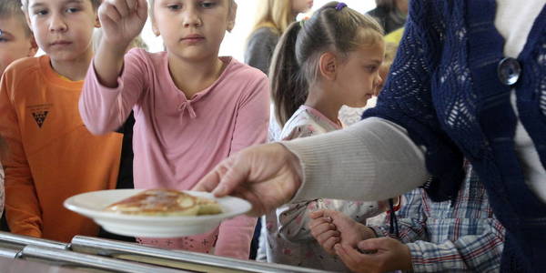 На Верховинщині обід, який приготували дітям в одному з ліцеїв, не відповідає вимогам
