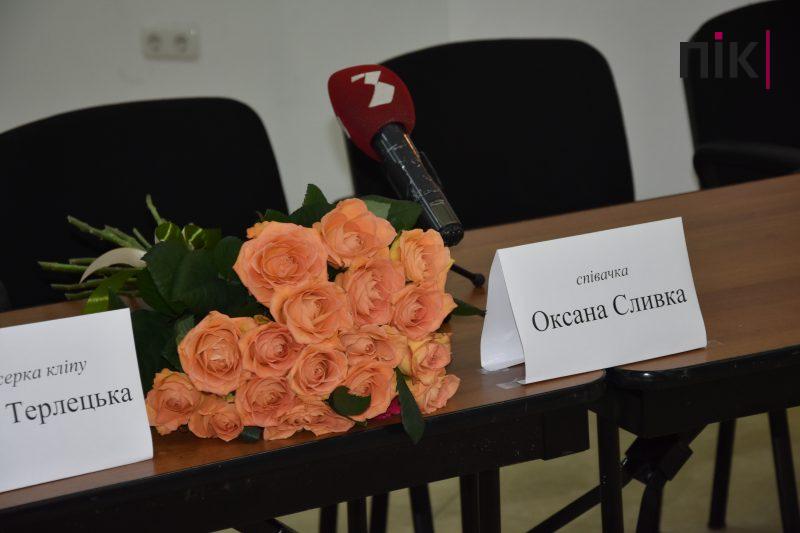 "Хрест життя": прикарпатська співачка Оксана Сливка презентувала нову пісню (ФОТО, ВІДЕО) 15 DSC 0002 scaled