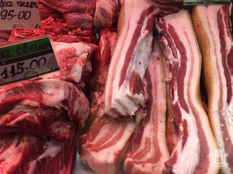 Свиняча грудка, гуляш, куряча гомілка: в Україні подорожчали м'ясні продукти