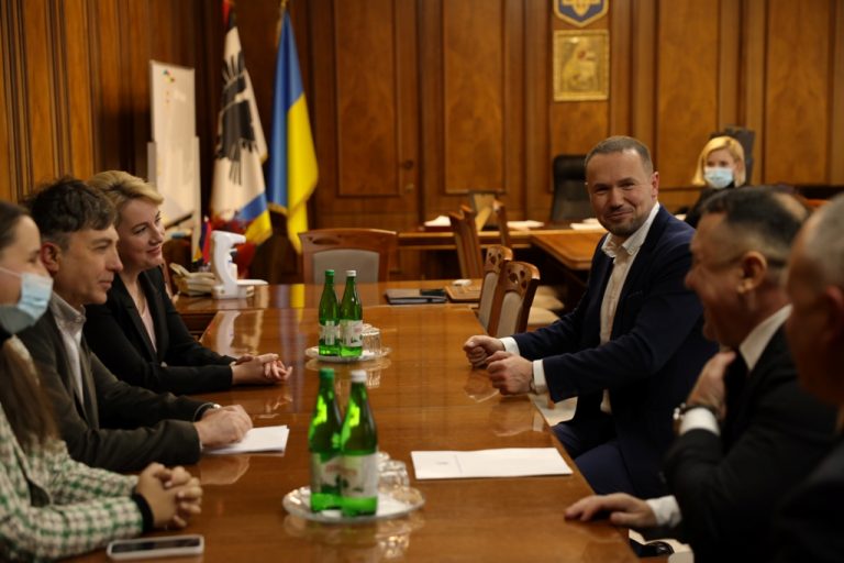 Смачного: у Франківську міністра освіти і науки приємно здивували харчуванням у ліцеї №5 (ФОТО) 8 Смачного: у Франківську міністра освіти і науки приємно здивували харчуванням у ліцеї №5
