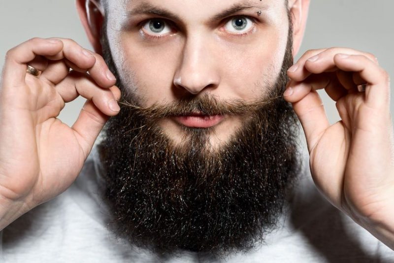 В Івано-Франківську чоловіків закликають місяць не голити вуса