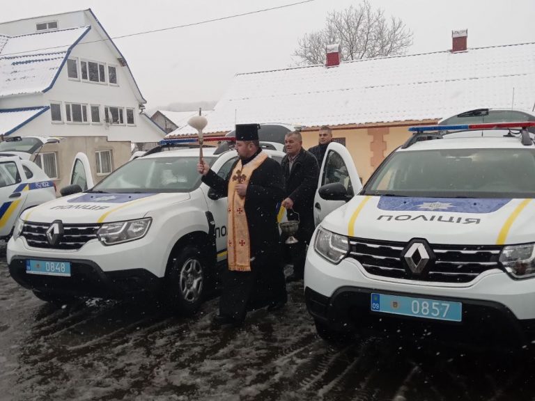 Поліцейські Яблунівської громади отримали новий службовий автомобіль (ФОТО) 11 Поліцейські Яблунівської громади отримали новий службовий автомобіль (ФОТО)