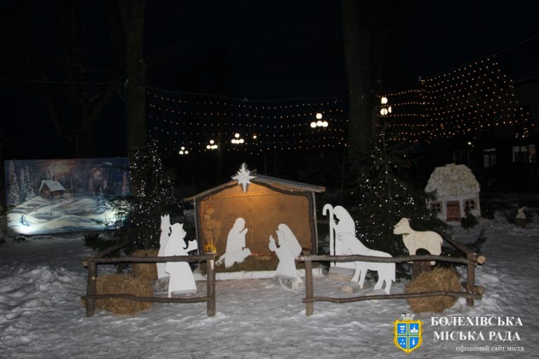 У Болехові різдвяна шопка засяяла вогнями (ФОТО) 2 У Болехові різдвяна шопка засяяла вогнями (ФОТО)