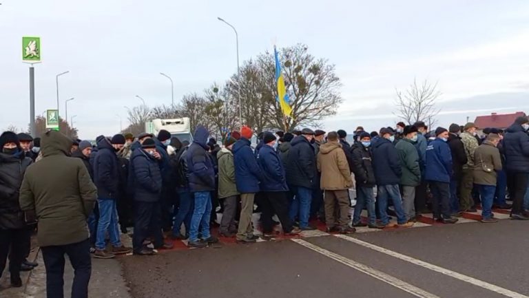 На трасі Київ – Чоп проходить акція протесту. Рух перекритий (ВІДЕО) 8 219280 Znimok ekrana 22 960x380 0111