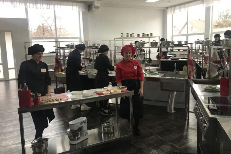 Ліцей у Коломиї отримав нове устаткування для кухарів (ФОТО) 7 261635721 3157219654508525 3171933695396008403 n