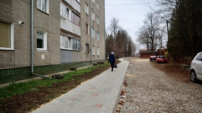 У Коломиї на одній із вулиць з'явилися нові тротуари (ФОТО) 1 262819953 1012893749293642 2253859447241090668 n