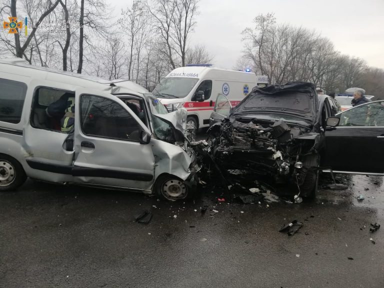 Аварія на Коломийщині: двох людей витягли з понівечених авто (ФОТО) 10 264204702 4541334749319658 4152731832249525220 n