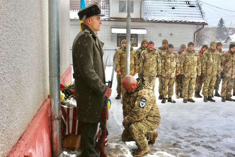 У Коломиї відкрили пам'ятну дошку загиблому капітанові ЗСУ родом з Городенківщини (ФОТО) 2 264381512 1015291889053828 8792010122444345564 n