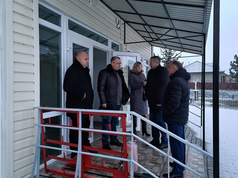Очільник Снятинської громади перевіряв, чи готова до відкриття медична амбулаторія (ФОТО) 6 Очільник Снятинської громади перевіряв, чи готова до відкриття медична амбулаторія (ФОТО)