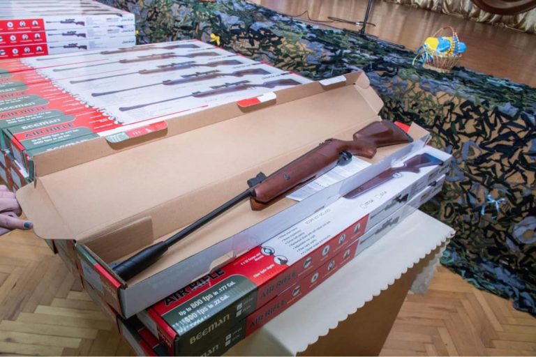 У франківських школах дітей навчатимуть стрільби з пневматичної зброї 10 265276456 4690680747657614 1290994454846444665 n