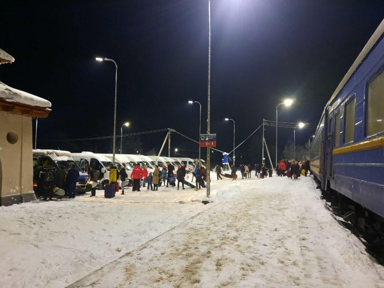 На Прикарпатті від залізничного вокзалу "Татарів-Буковель" до гірськолижного курорту запустили автобуси (ФОТО)