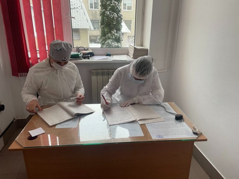 У випадку звернення людей з підвищеною температурою, Галицька лікарня приймає їх в режимі 24/7 (ФОТО)
