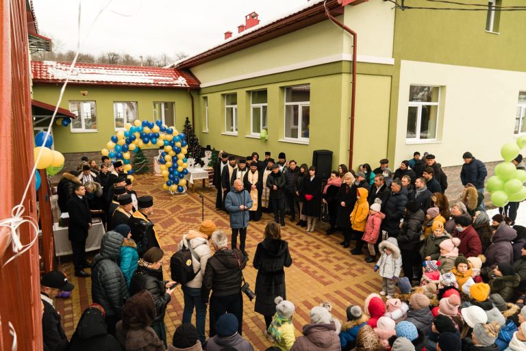 У Чорнолізцях на Прикарпатті відкрили новий дитячий садочок (ФОТО)