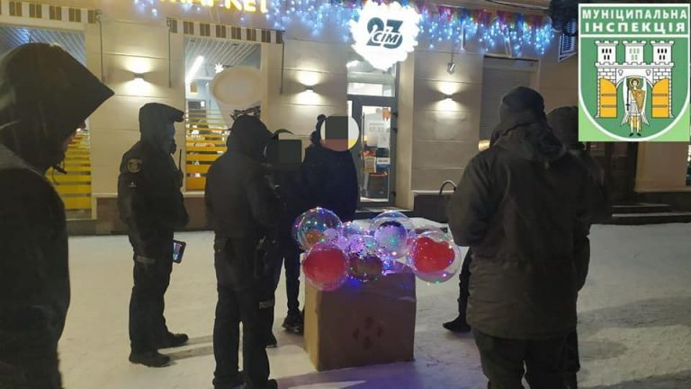 У Франківську на неповнолітнього продавця кульок склали протокол(ФОТО) 12 269740577 2258988837574697 8524293513909502929 n