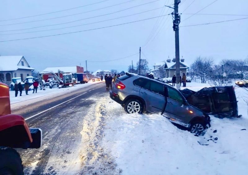 В Івано-Франківській області за вихідні сталися 43 аварії: які наслідки (ФОТО)