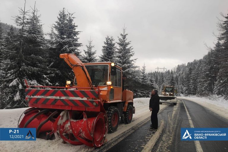 Дорожники Прикарпаття повідомили, яка ситуація на дорогах області (ФОТО) 12 Дорожники Прикарпаття повідомили, яка ситуація на дорогах області (ФОТО)