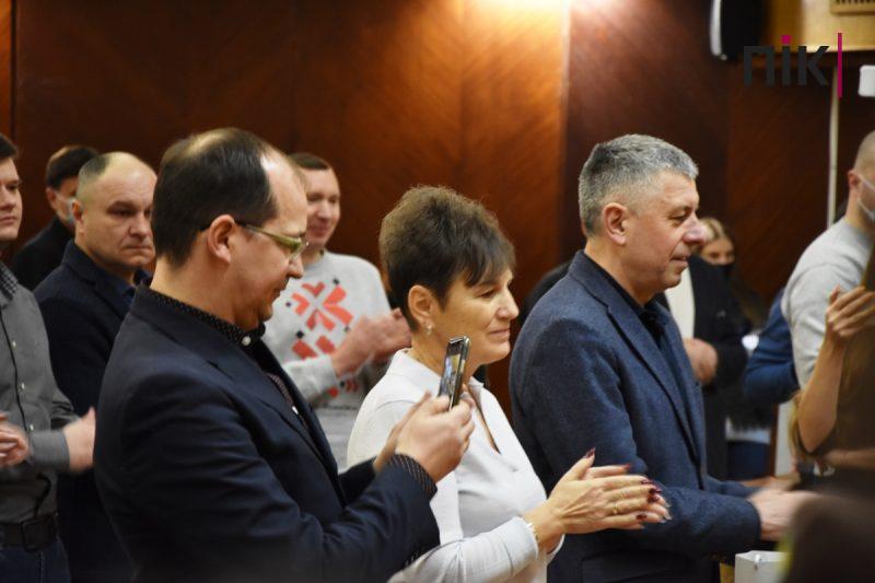 Сесія Франківської міськради: пластуни передали депутатам Вифлеємський вогонь миру (ФОТО) 3 DSC 0040 scaled