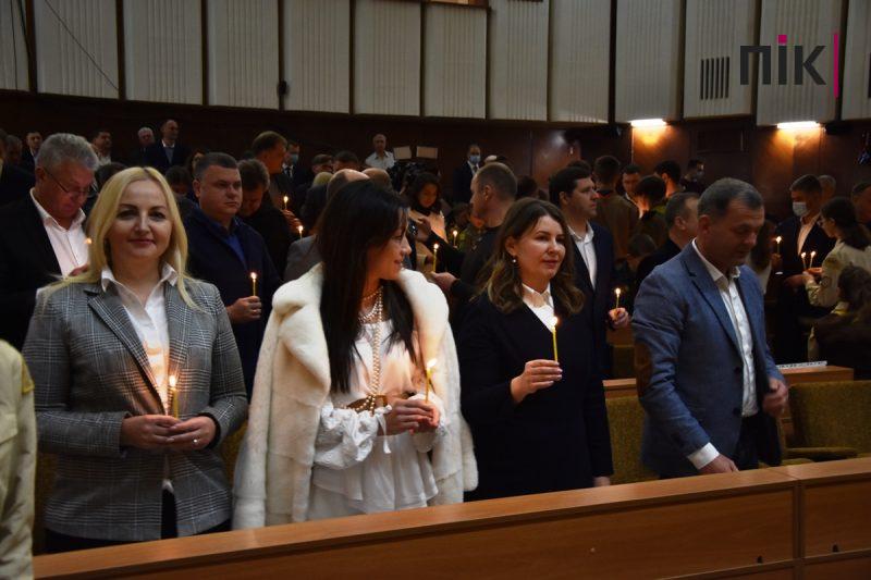 У Франківську відкрилася сесія обласної ради: пластуни по-особливому привітали депутатів (ФОТО) 3 DSC 0265 scaled