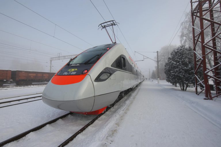 "УЗ" запускає експрес зі Львова: курсуватиме у Карпати 9 Elektropotyag Tarpan