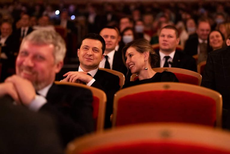 Президент Володимир Зеленський та перша леді відвідали Франківський драмтеатр (ФОТО) 10 FB IMG 1640037549281