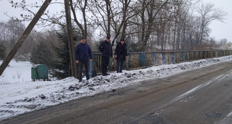У Рожнятові вирішували, які дороги потрібно відремонтувати з нового року (ФОТО) 1 У Рожнятові вирішували, які дороги потрібно відремонтувати з нового року (ФОТО)